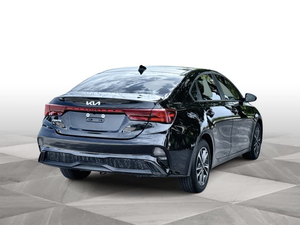 Thumbnail: 2024 Kia Forte - 8