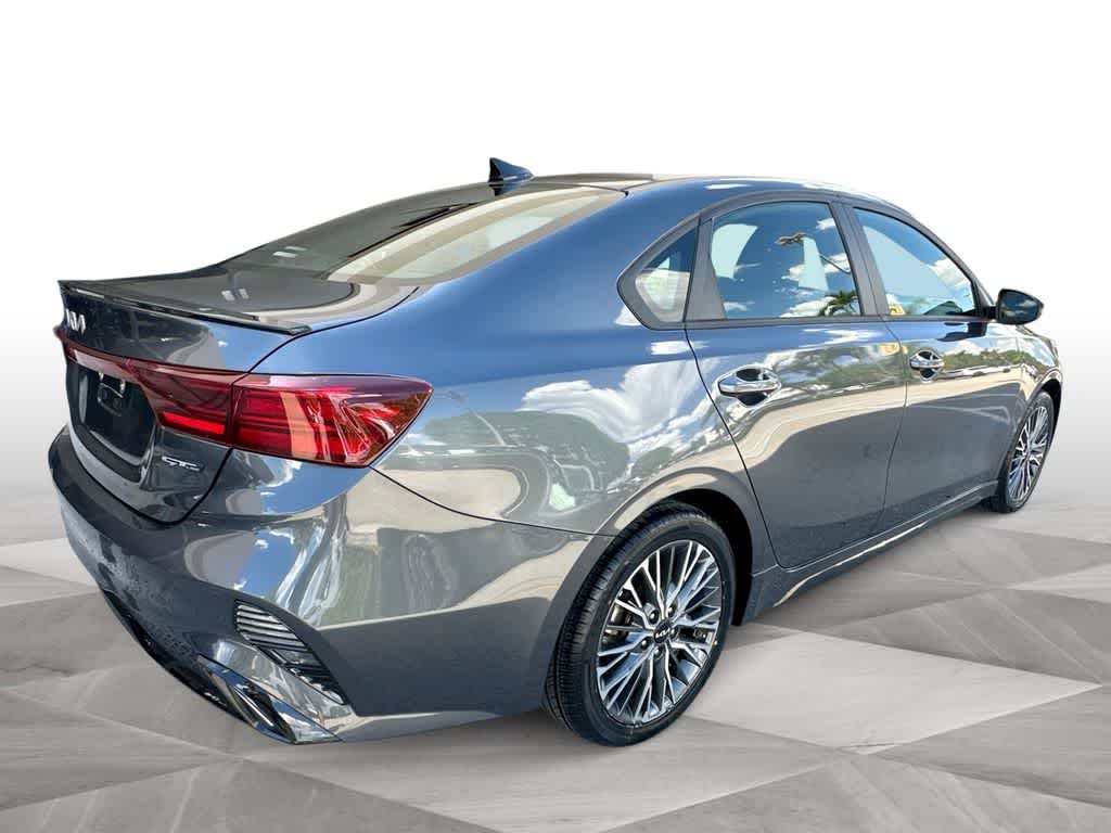 Thumbnail: 2023 Kia Forte - 8