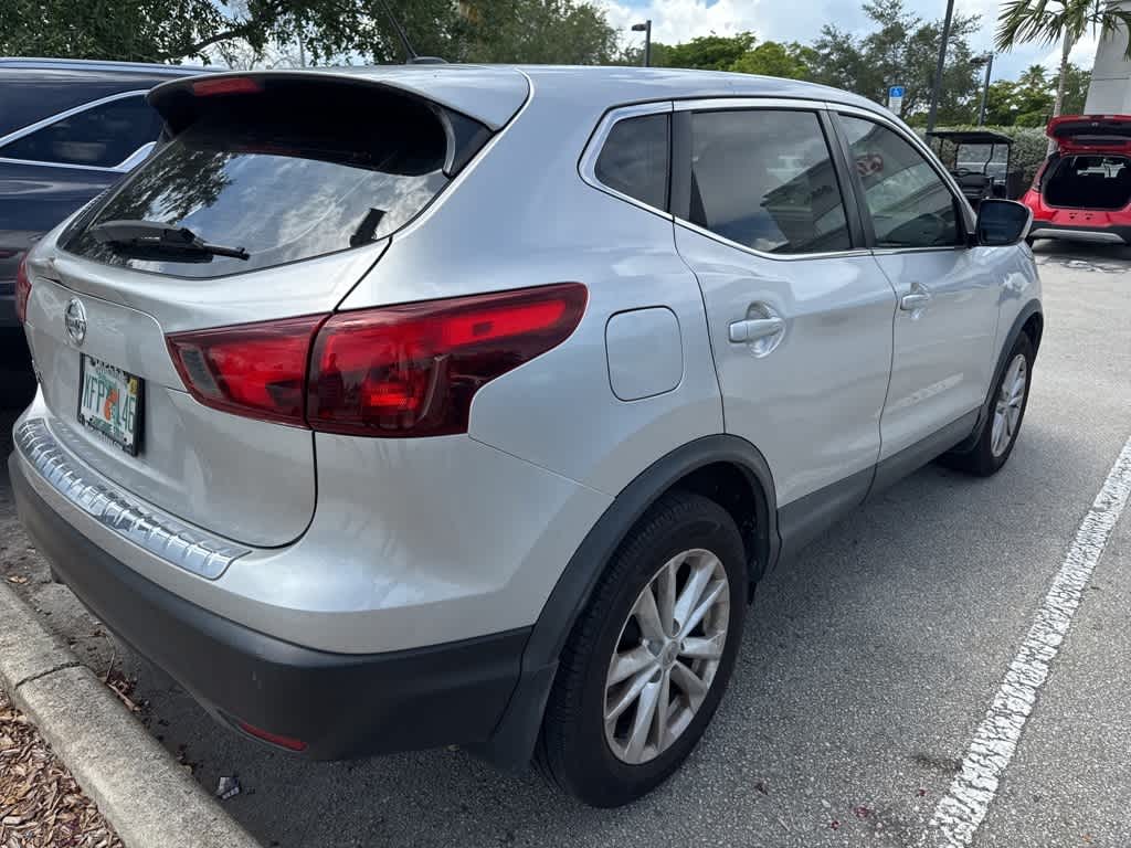 Thumbnail: 2017 Nissan Rogue Sport - 3