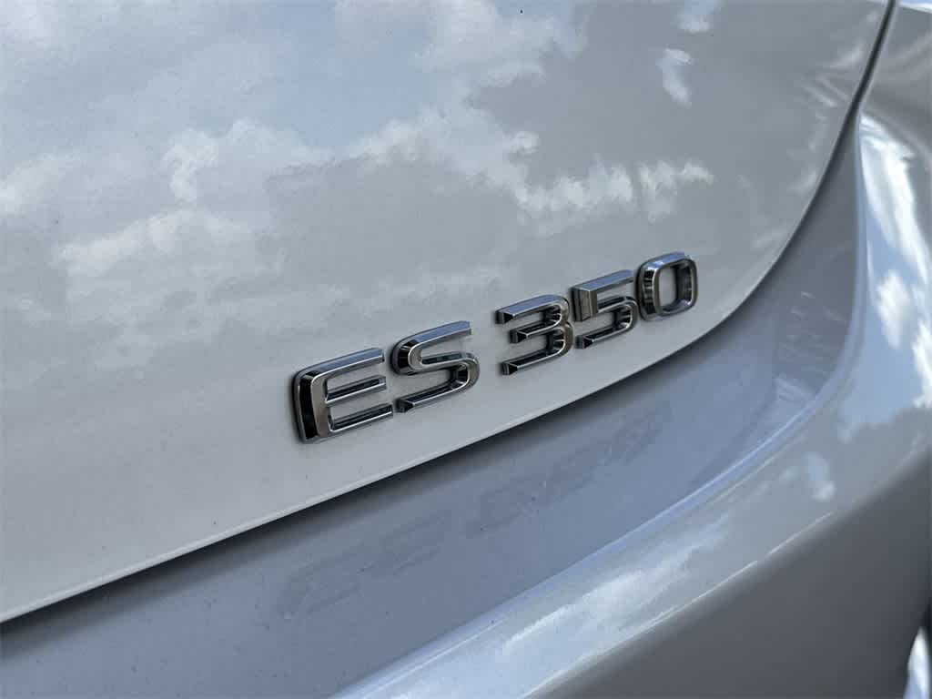 Thumbnail: 2021 Lexus ES - 11