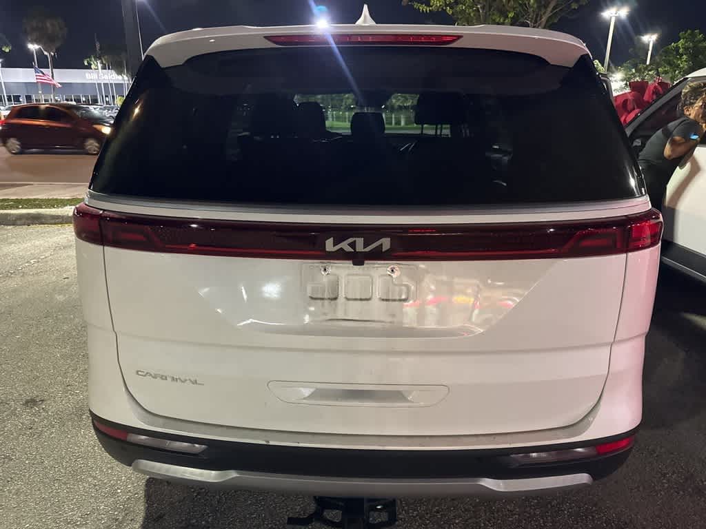 Thumbnail: 2023 Kia Carnival - 3