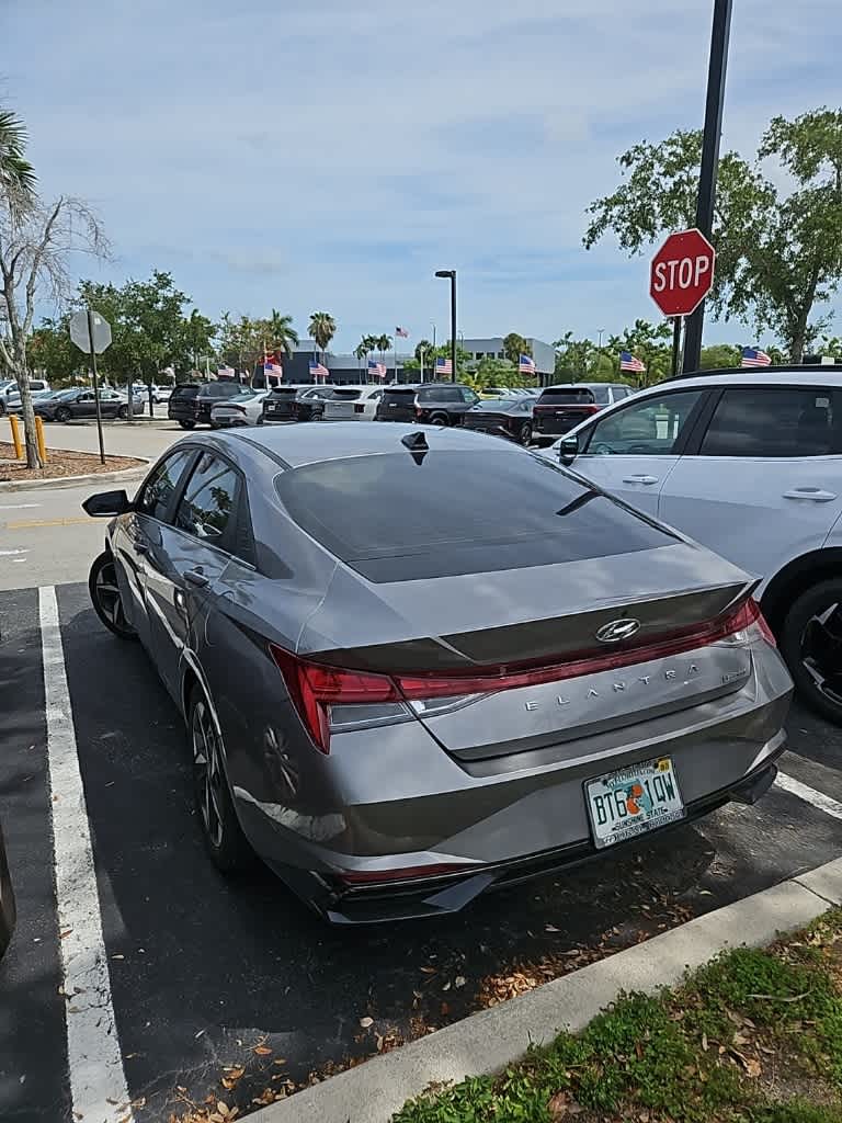 Thumbnail: 2023 Hyundai Elantra - 18