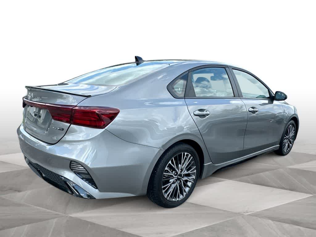 Thumbnail: 2022 Kia Forte - 8