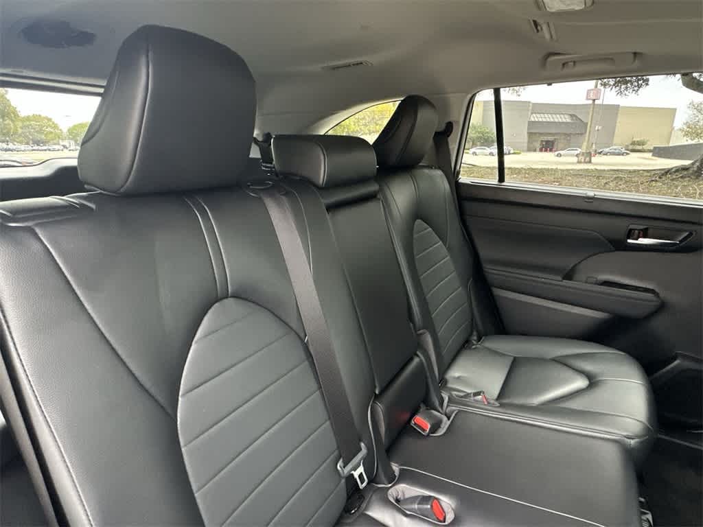 Thumbnail: 2023 Toyota Highlander - 26