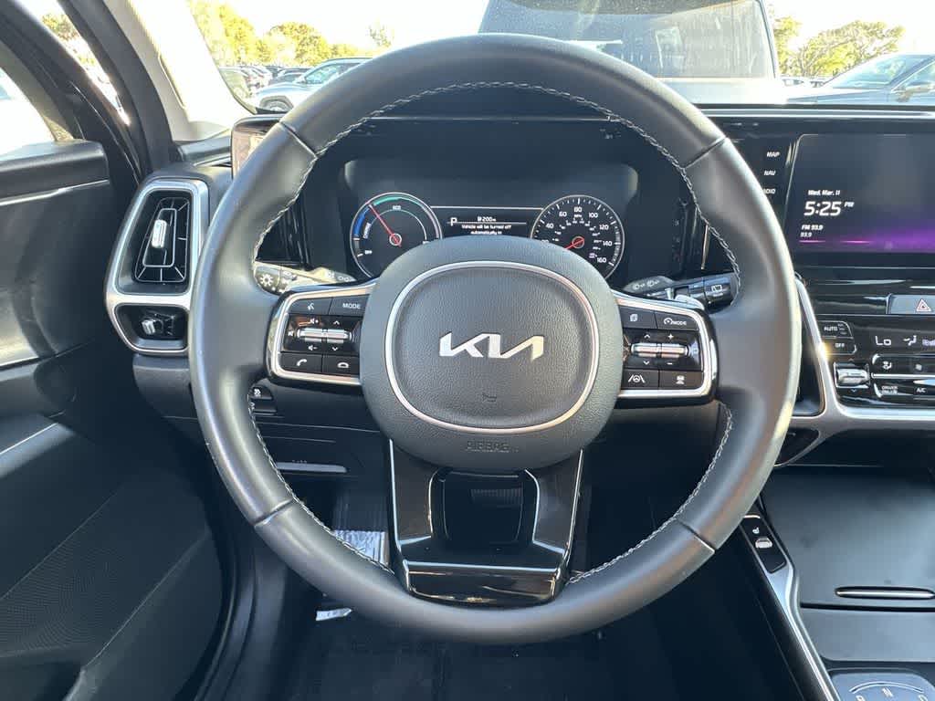Thumbnail: 2023 Kia Sorento - 16