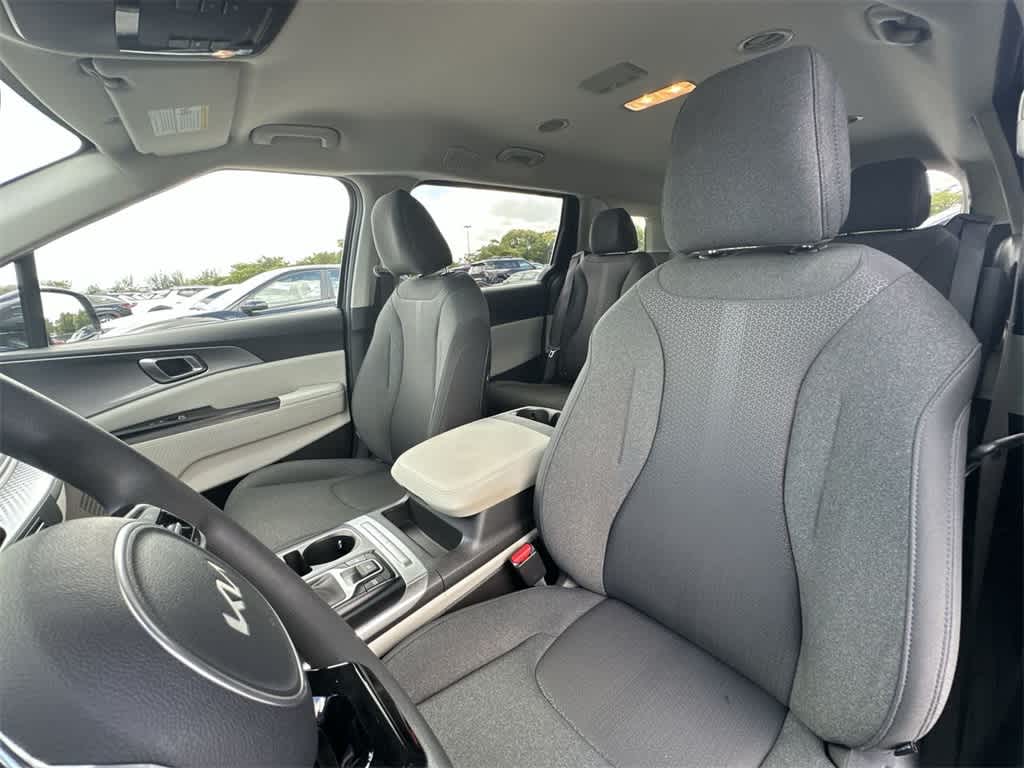 Thumbnail: 2023 Kia Carnival - 14