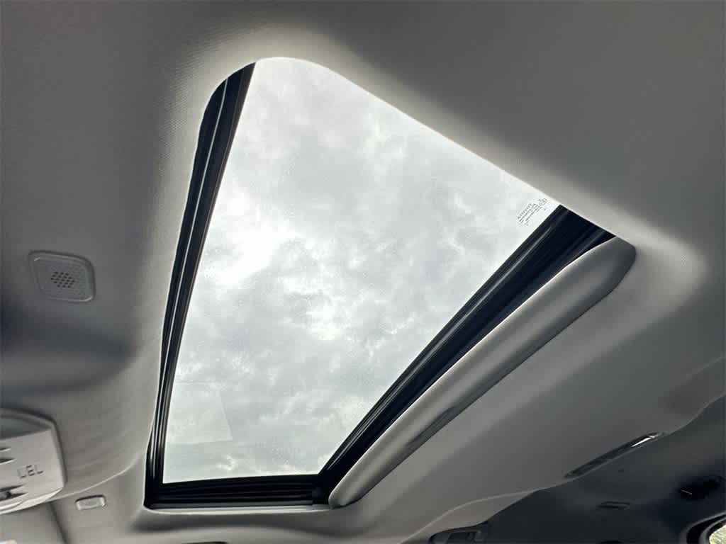 Thumbnail: 2023 Toyota Highlander - 17