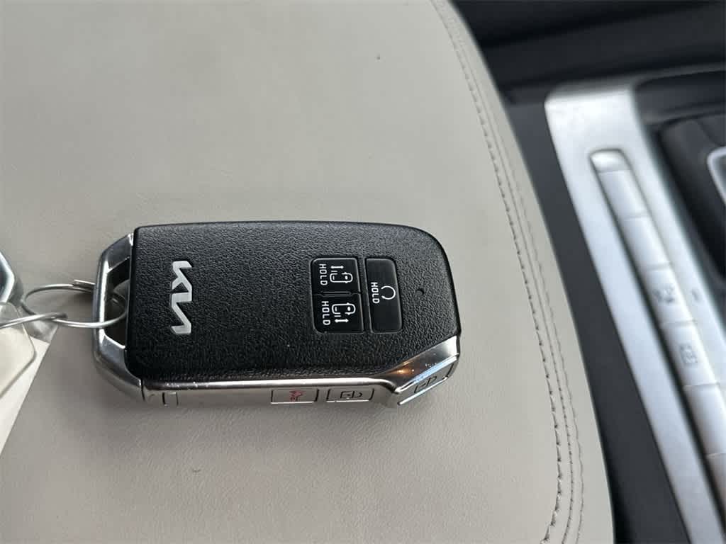 Thumbnail: 2023 Kia Carnival - 28