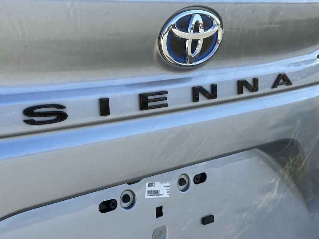 Thumbnail: 2025 Toyota Sienna - 10