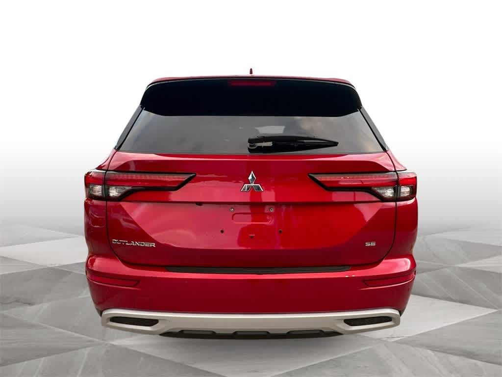 Thumbnail: 2023 Mitsubishi Outlander - 7