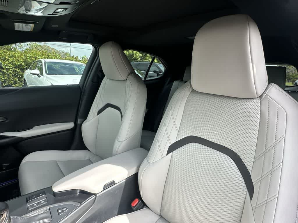 Thumbnail: 2023 Lexus UX - 14