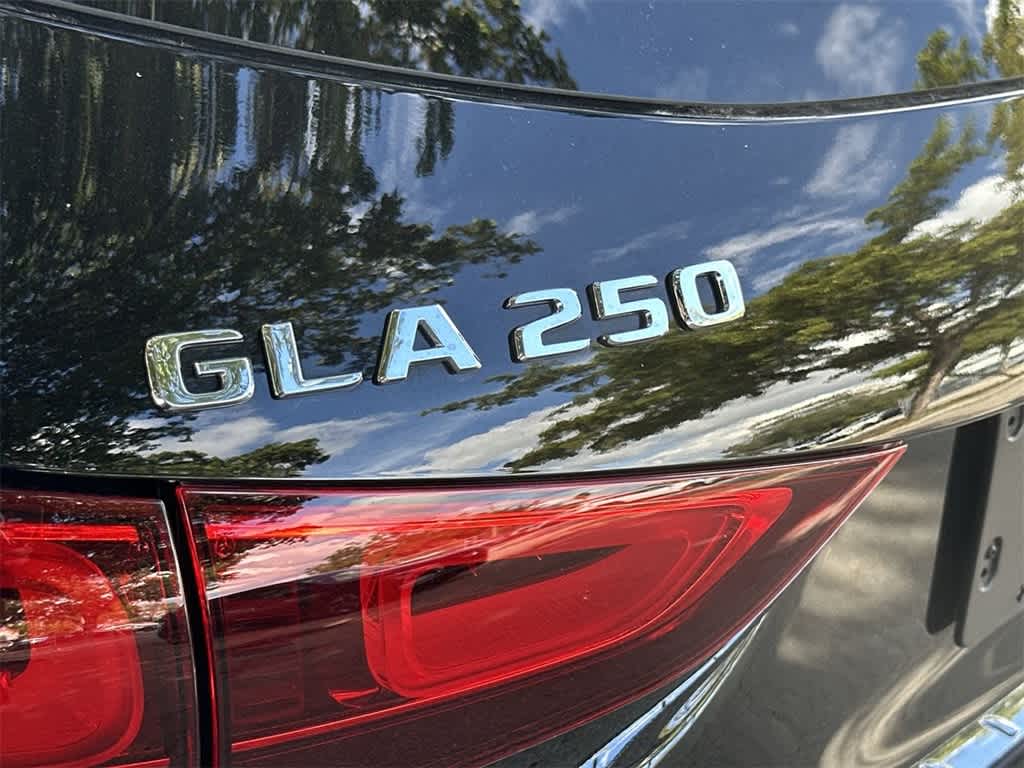 Thumbnail: 2023 Mercedes-Benz GLA - 10