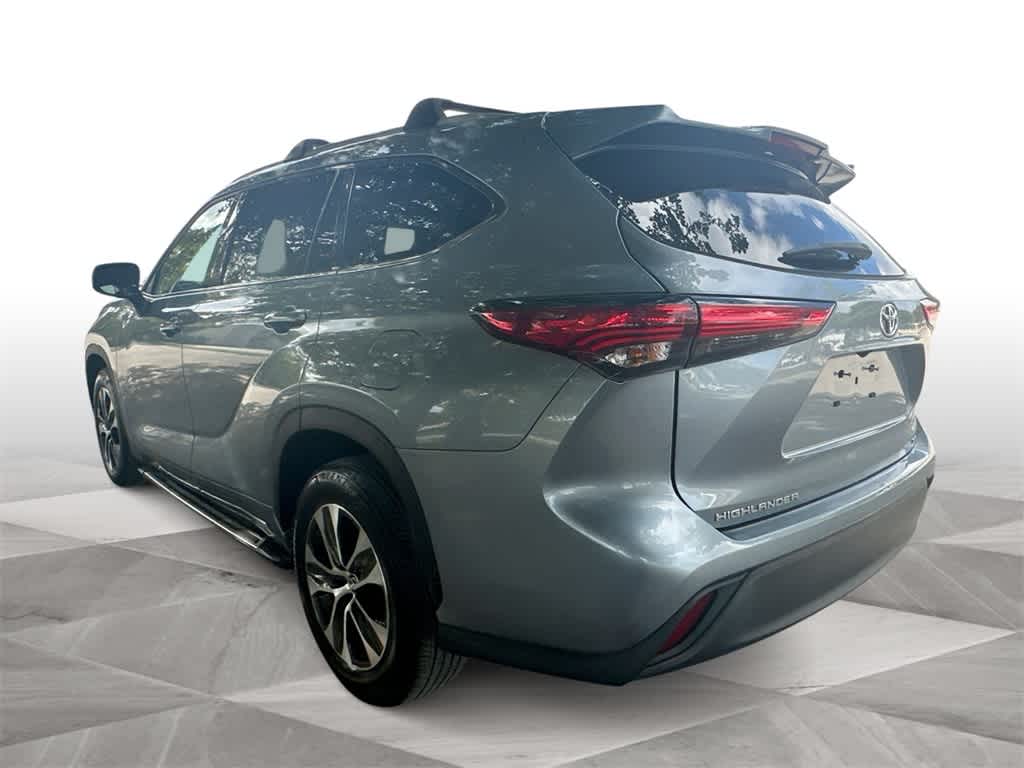 Thumbnail: 2022 Toyota Highlander - 6