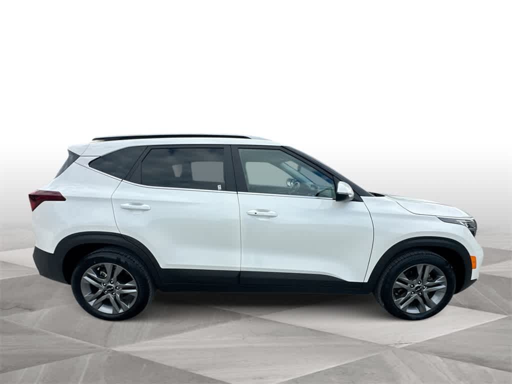 Thumbnail: 2023 Kia Seltos - 9