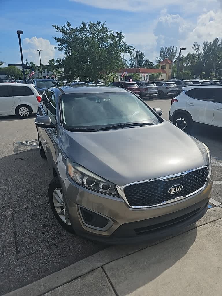 Thumbnail: 2016 Kia Sorento - 8