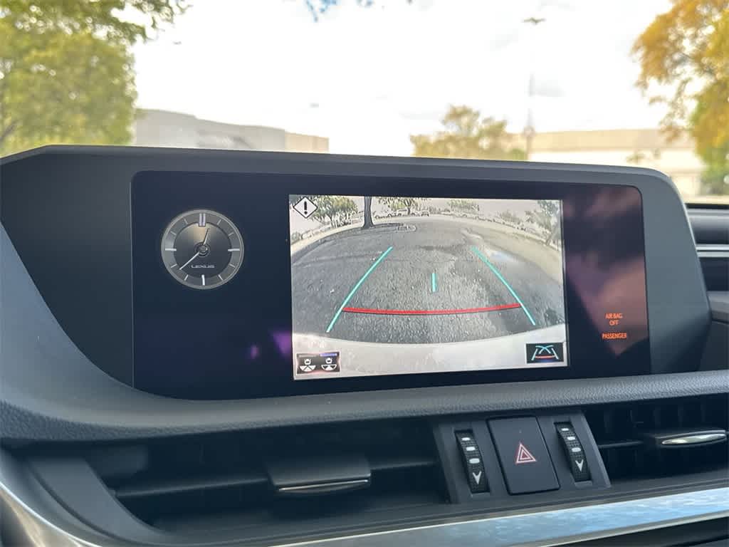 Thumbnail: 2021 Lexus ES - 19