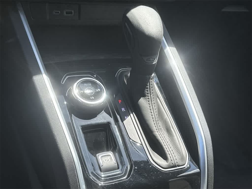 Thumbnail: 2023 Chevrolet Colorado - 21