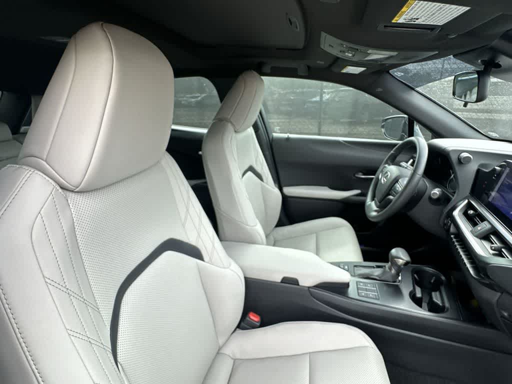 Thumbnail: 2023 Lexus UX - 27