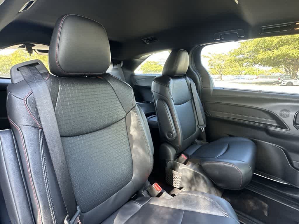 Thumbnail: 2025 Toyota Sienna - 26