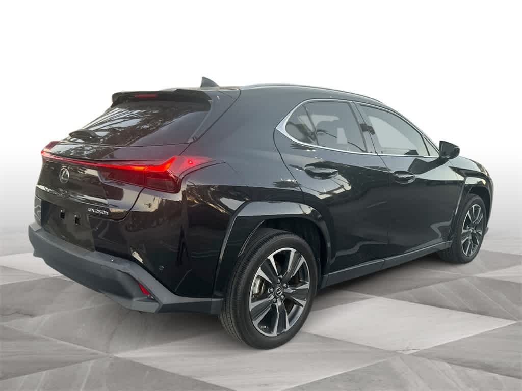 Thumbnail: 2023 Lexus UX - 8