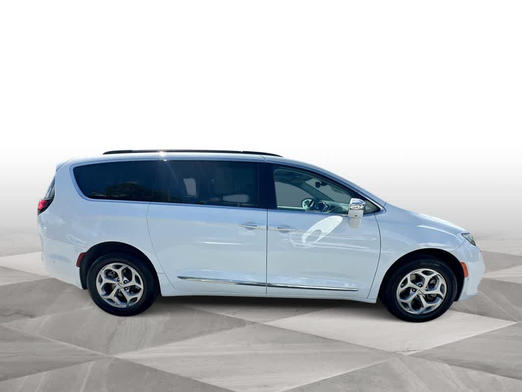 Thumbnail: 2022 Chrysler Pacifica - 9