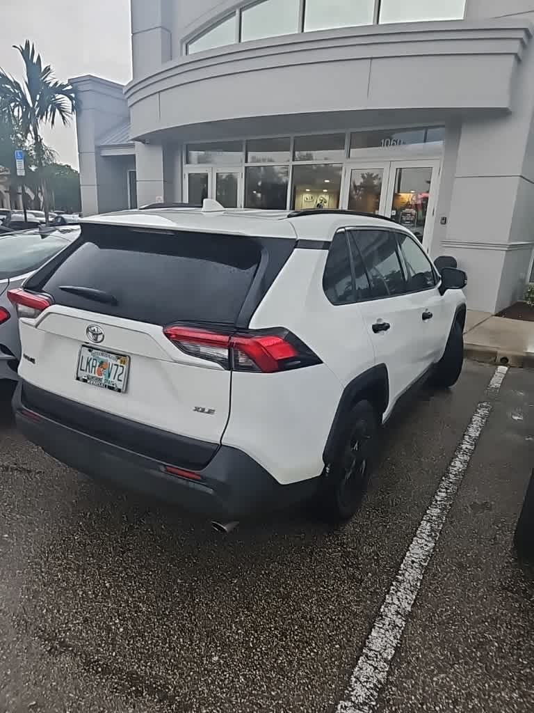 Thumbnail: 2019 Toyota RAV4 - 17