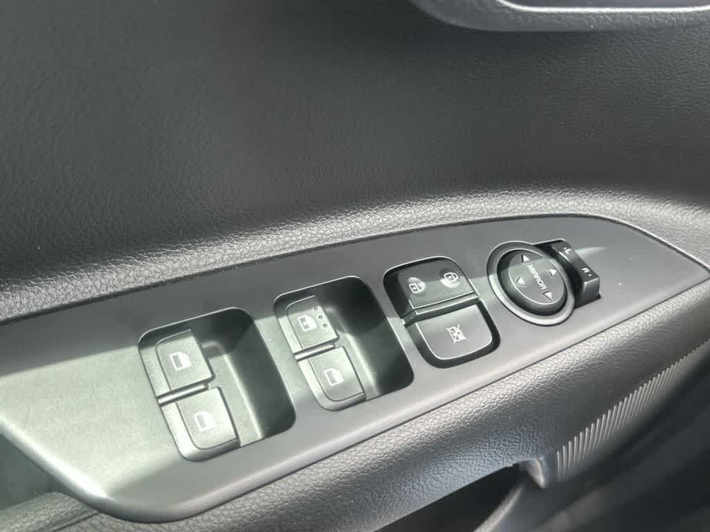 Thumbnail: 2023 Kia Rio5 - 22