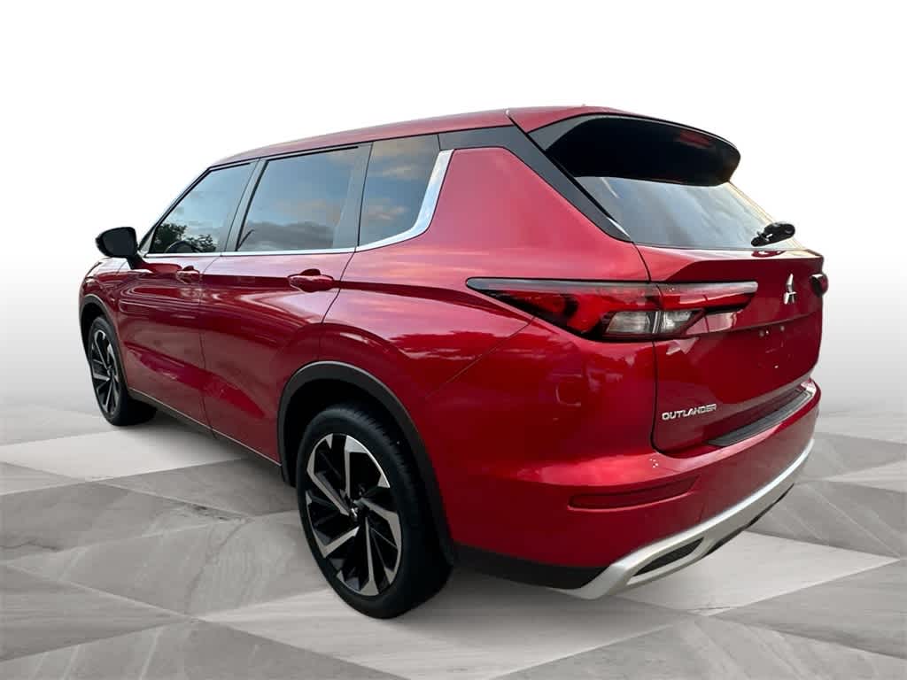 Thumbnail: 2023 Mitsubishi Outlander - 6