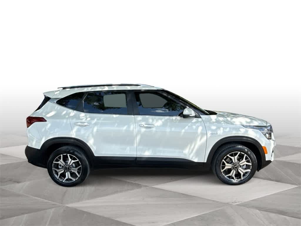 Thumbnail: 2023 Kia Seltos - 9