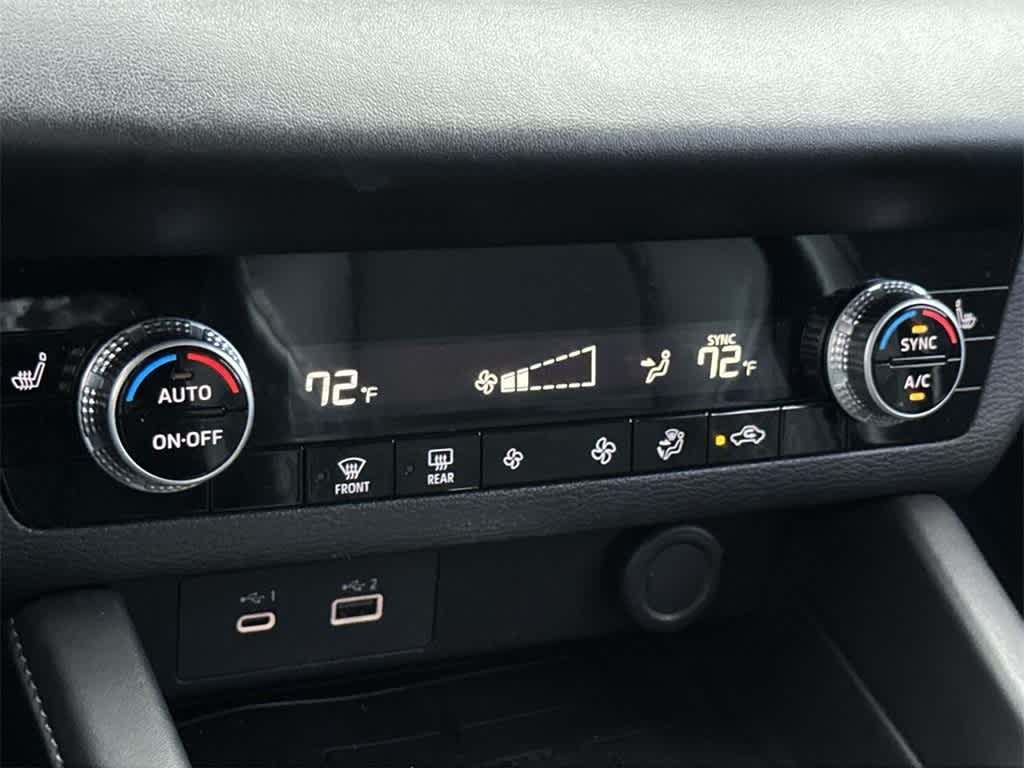 Thumbnail: 2023 Mitsubishi Outlander - 20