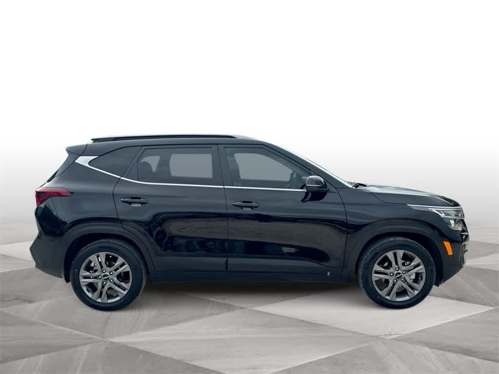 Thumbnail: 2023 Kia Seltos - 9