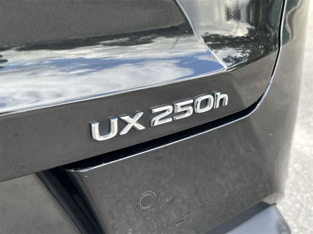 Thumbnail: 2023 Lexus UX - 11