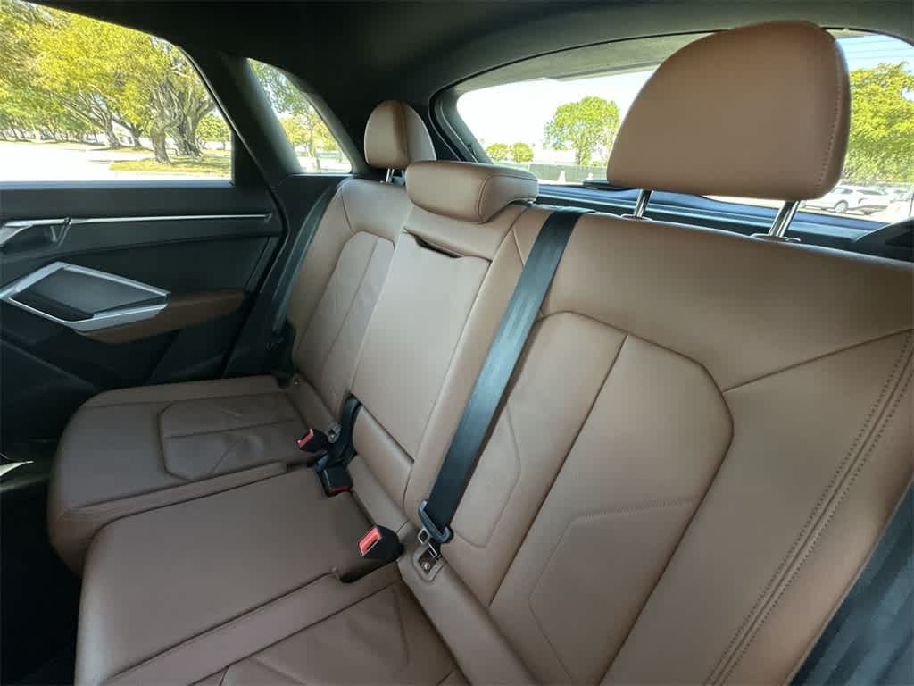 Thumbnail: 2025 Audi Q3 - 22