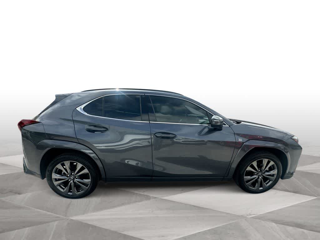 Thumbnail: 2023 Lexus UX - 9