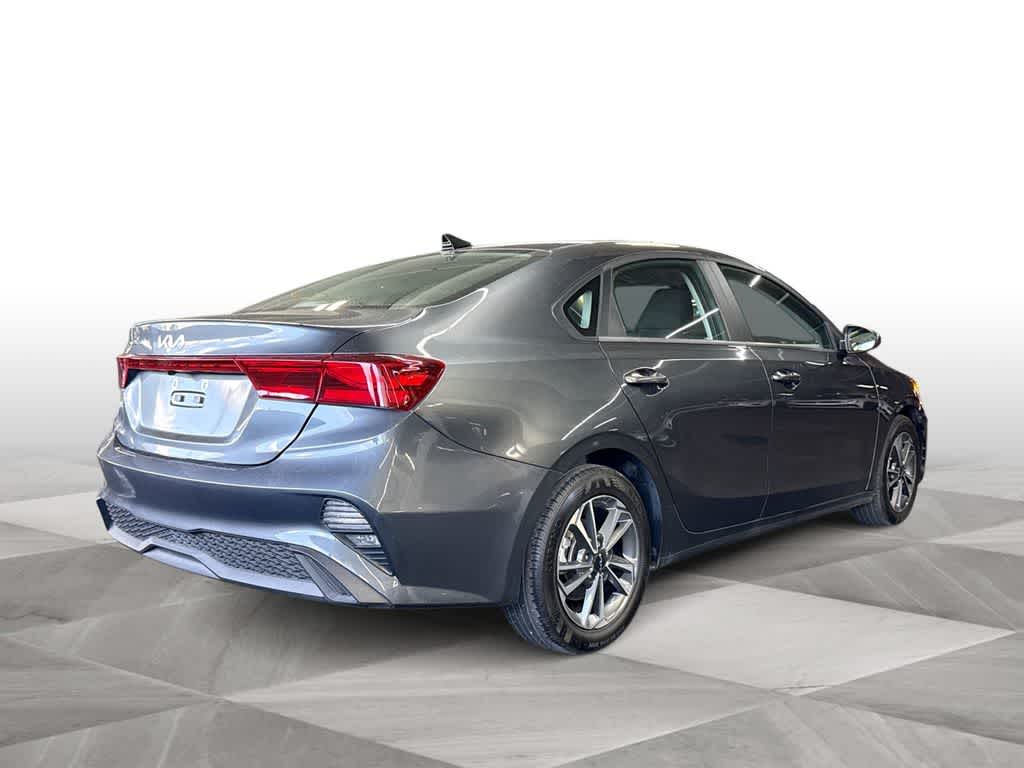 Thumbnail: 2024 Kia Forte - 8