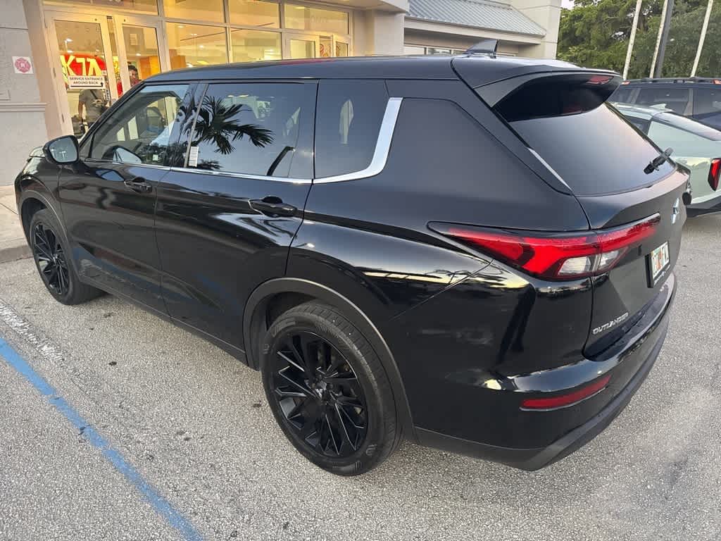 Thumbnail: 2022 Mitsubishi Outlander - 2