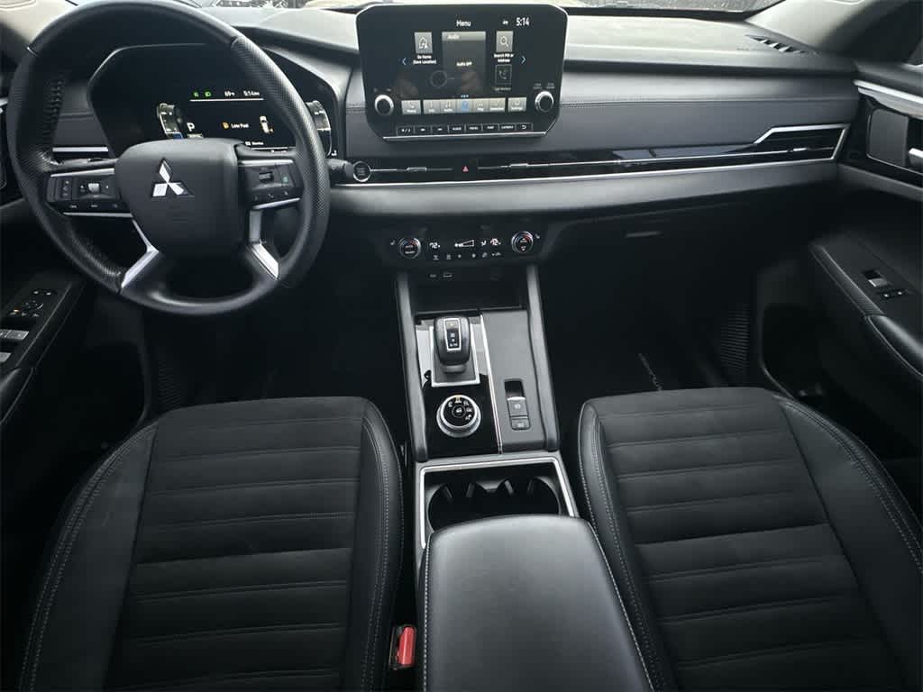 Thumbnail: 2023 Mitsubishi Outlander - 24