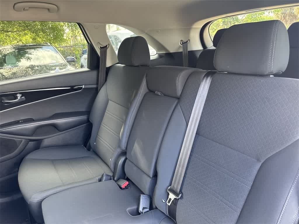 Thumbnail: 2020 Kia Sorento - 22