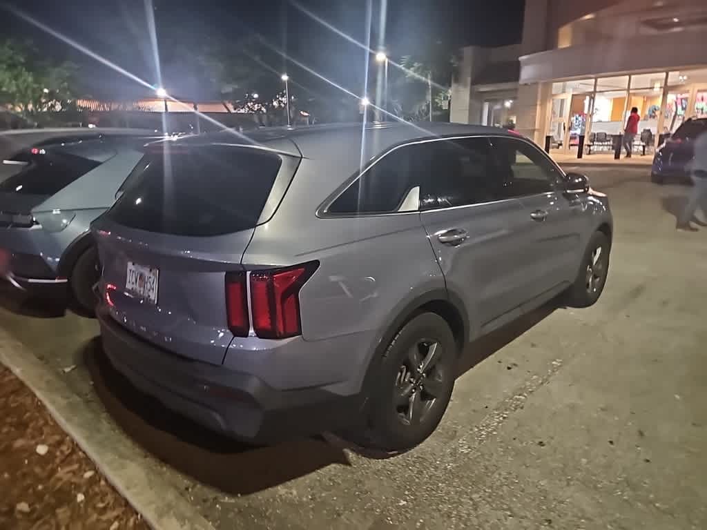 Thumbnail: 2022 Kia Sorento - 8