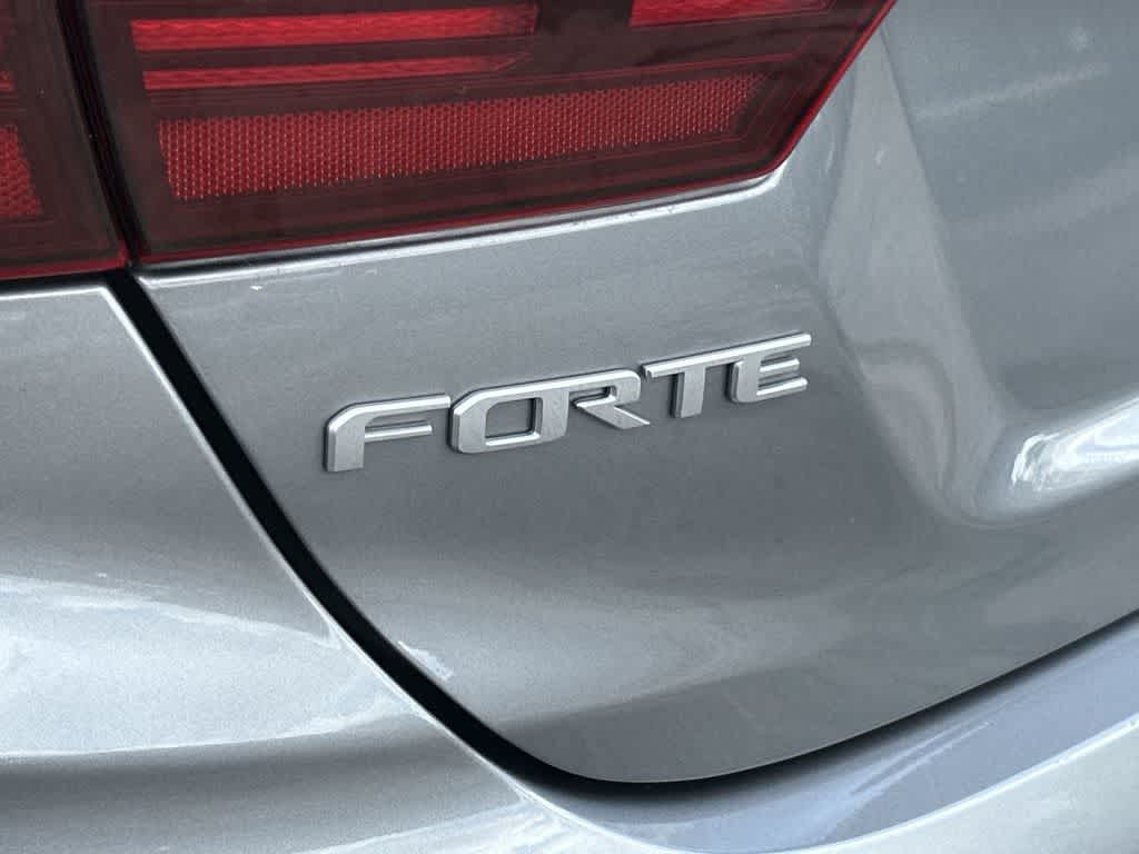 Thumbnail: 2022 Kia Forte - 10