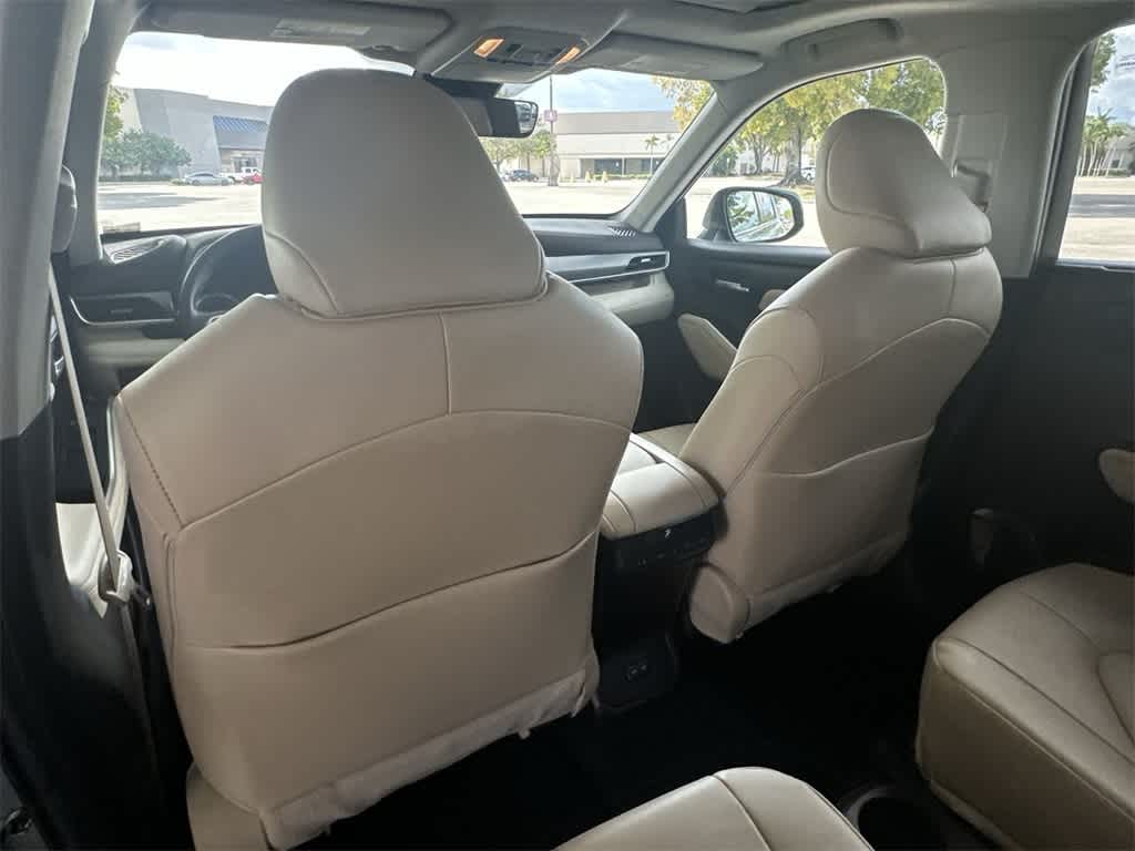 Thumbnail: 2022 Toyota Highlander - 23