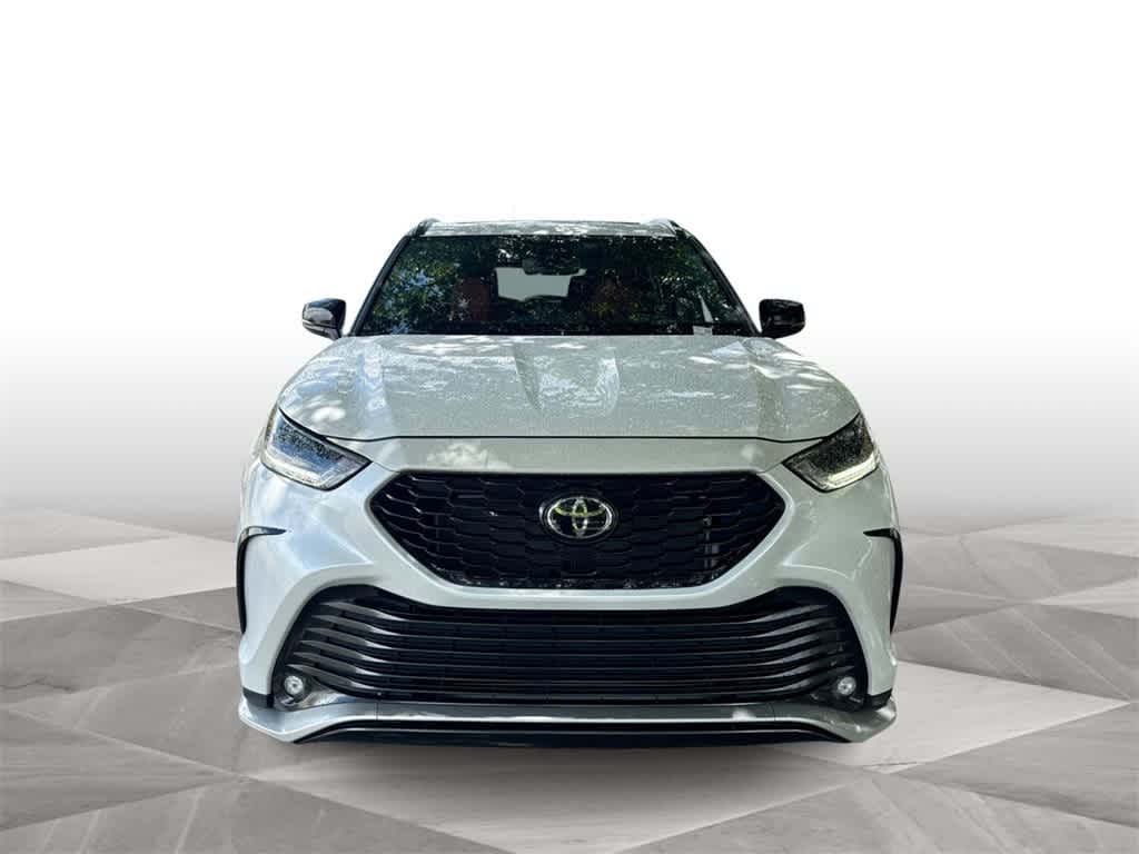 Thumbnail: 2023 Toyota Highlander - 3
