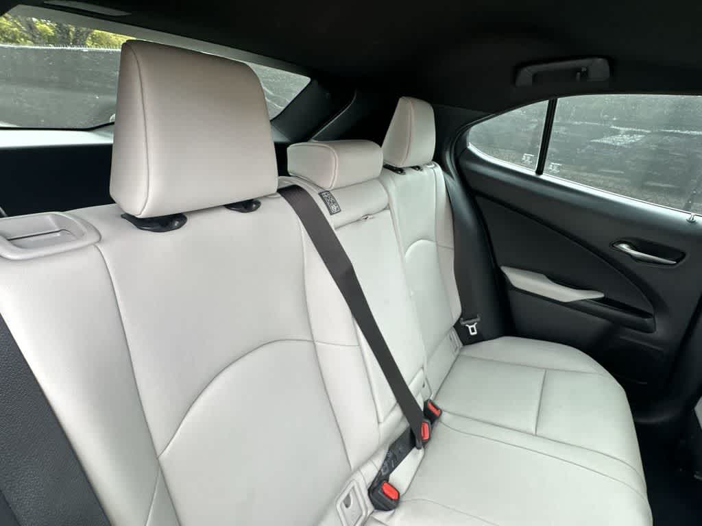 Thumbnail: 2023 Lexus UX - 26