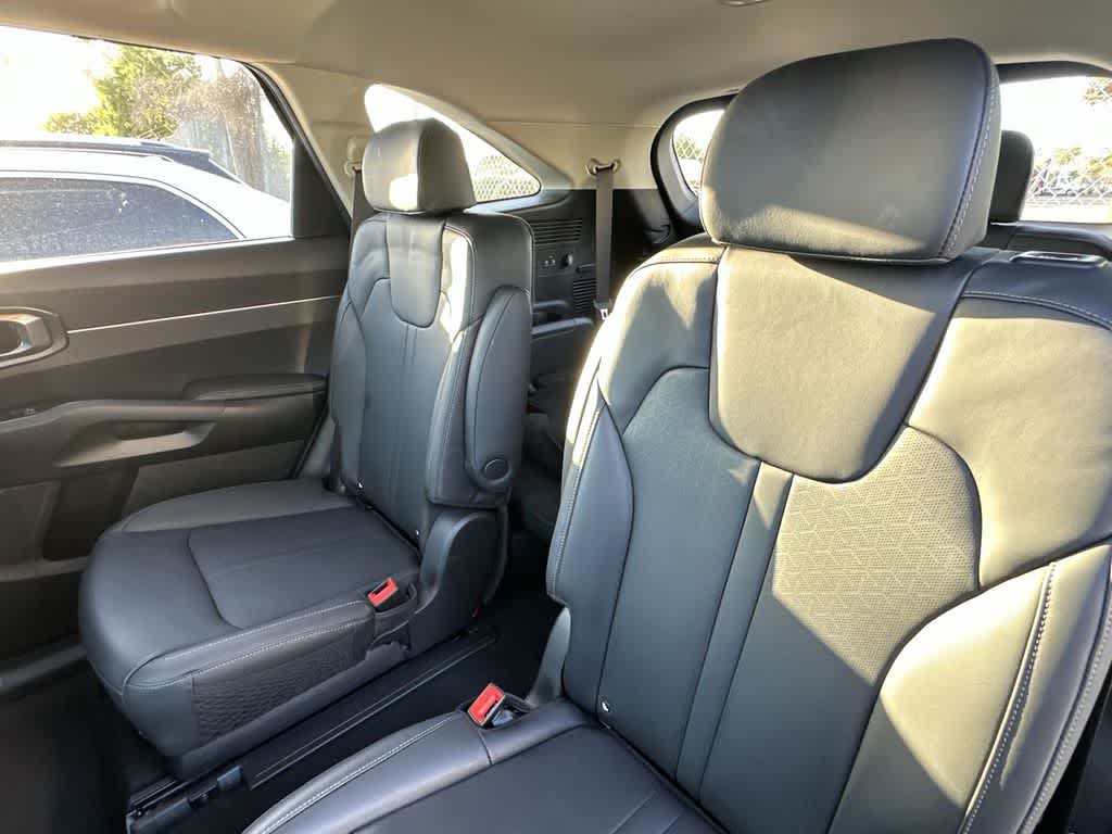 Thumbnail: 2023 Kia Sorento - 23