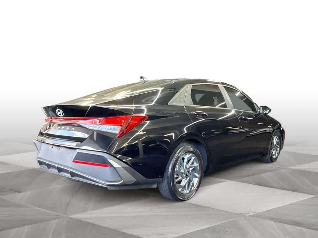 Thumbnail: 2024 Hyundai Elantra - 8