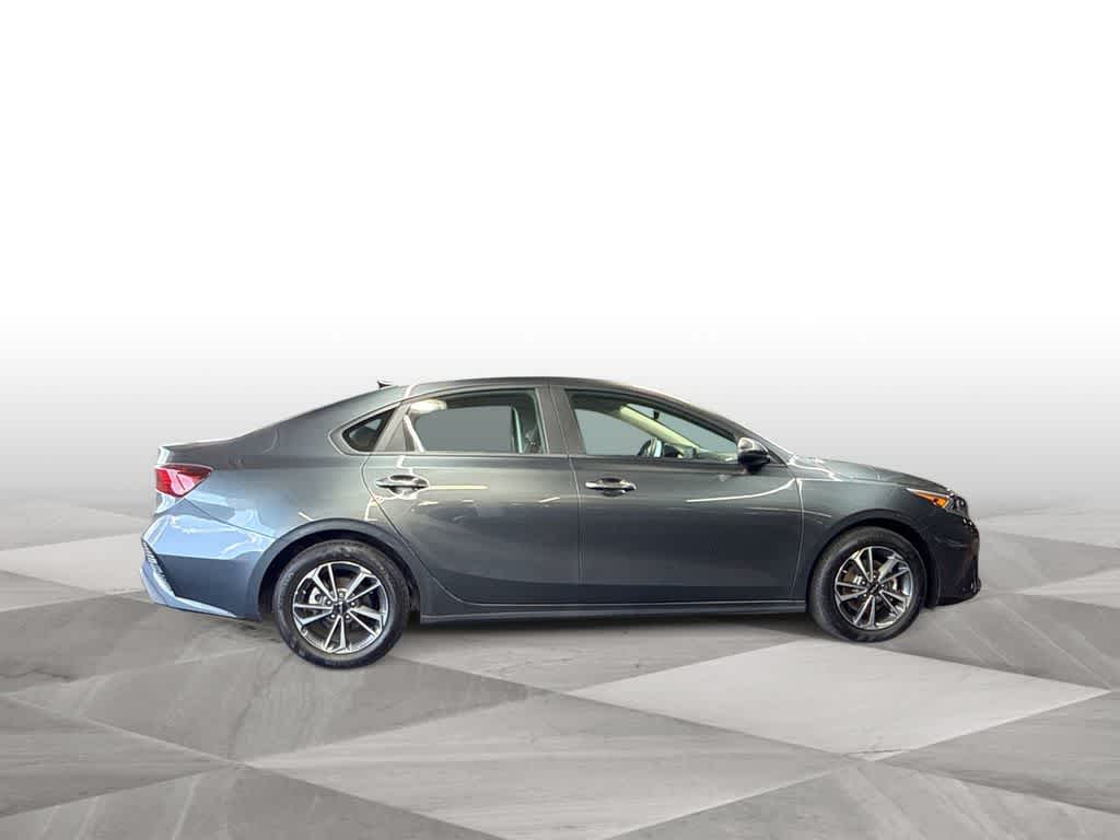 Thumbnail: 2024 Kia Forte - 9
