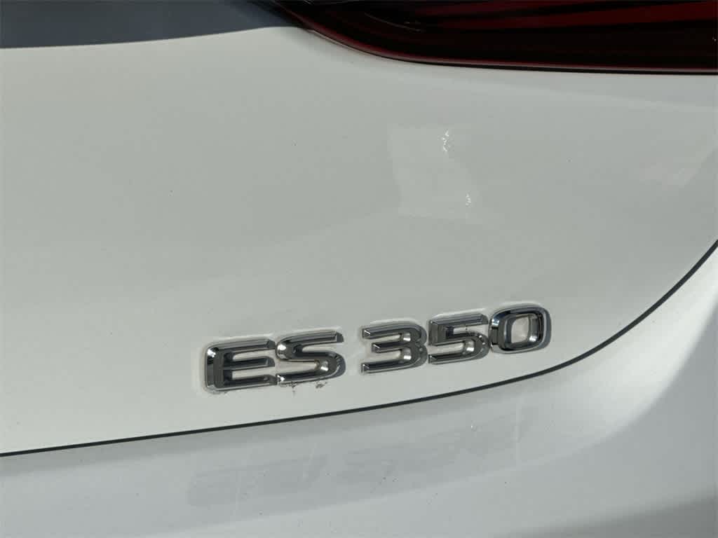 Thumbnail: 2021 Lexus ES - 10