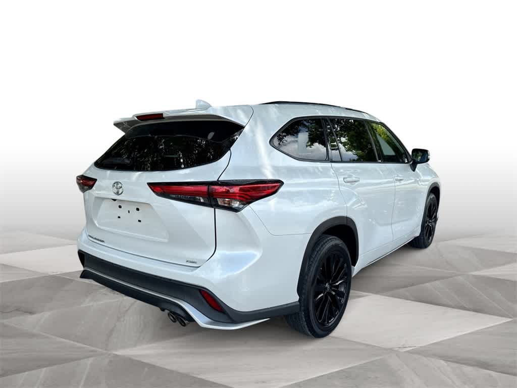 Thumbnail: 2023 Toyota Highlander - 8