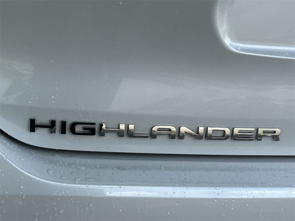 Thumbnail: 2023 Toyota Highlander - 10