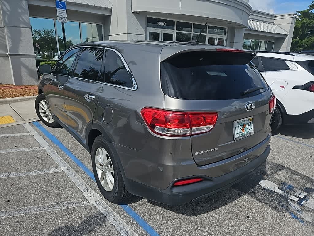 Thumbnail: 2016 Kia Sorento - 12